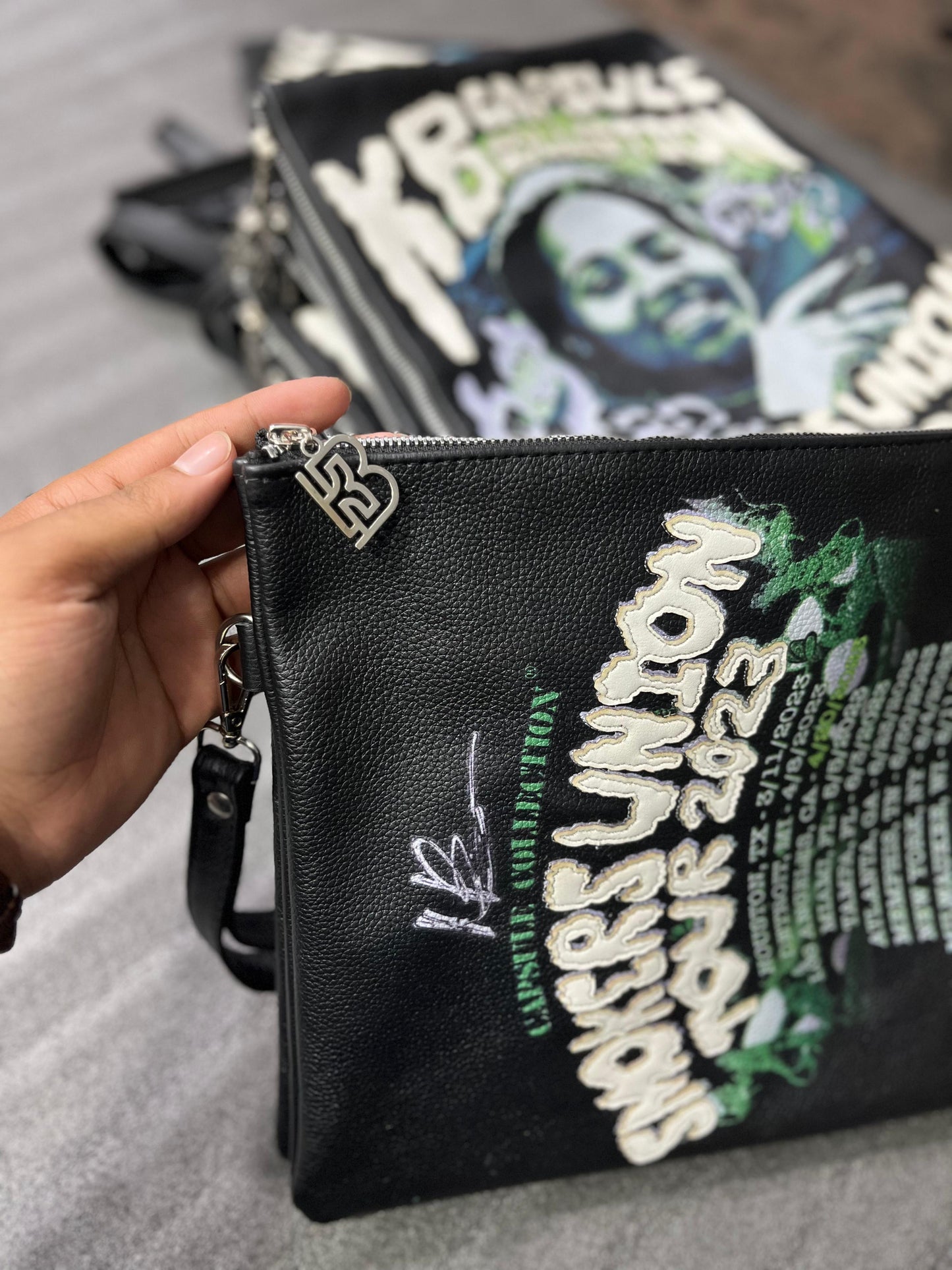 KB Capsule Collection “Courier Cash Carrier”